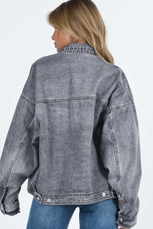 Gray Chest Pockets Denim Jacket: Effortless Layering