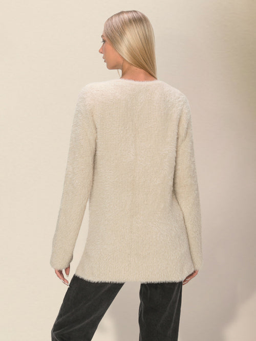 Chic V-Neck Sweater: Effortlessly Stylish & Comfortable!