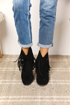 Luxe Fringe Elegance: Exquisite Cowgirl Boots