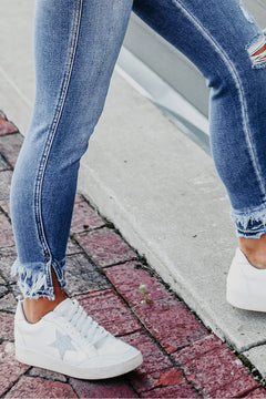 Light Blue Distressed Frayed Skinny Jeans: Retro-Chic Must-have!