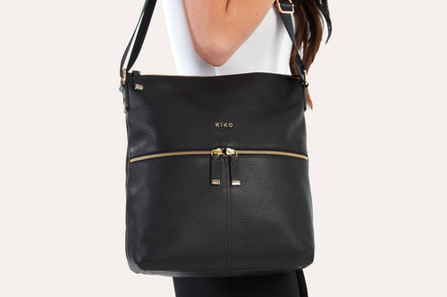 Elegant Pebble Leather Zip Tote: A Royal Choice.