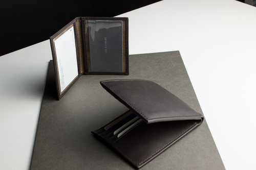 Luxurious Cowhide Bifold: ID Window Removable