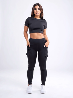 Adventure-Ready High-Waisted Leggings with Cargo Pockets