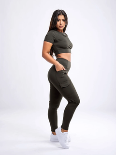 Adventure-Ready High-Waisted Leggings with Cargo Pockets