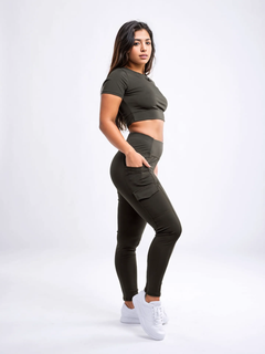 Adventure-Ready High-Waisted Leggings with Cargo Pockets