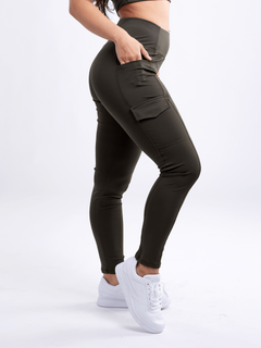 Adventure-Ready High-Waisted Leggings with Cargo Pockets