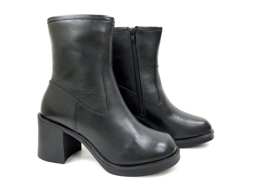 Luxe Noir Elegance: Lyla Block Heel Boot