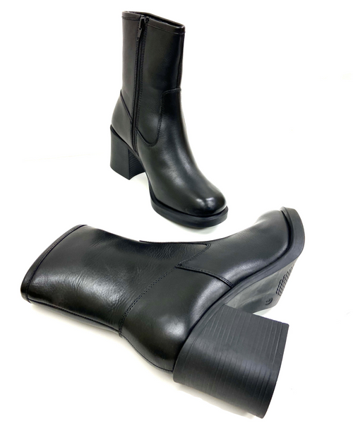 Luxe Noir Elegance: Lyla Block Heel Boot