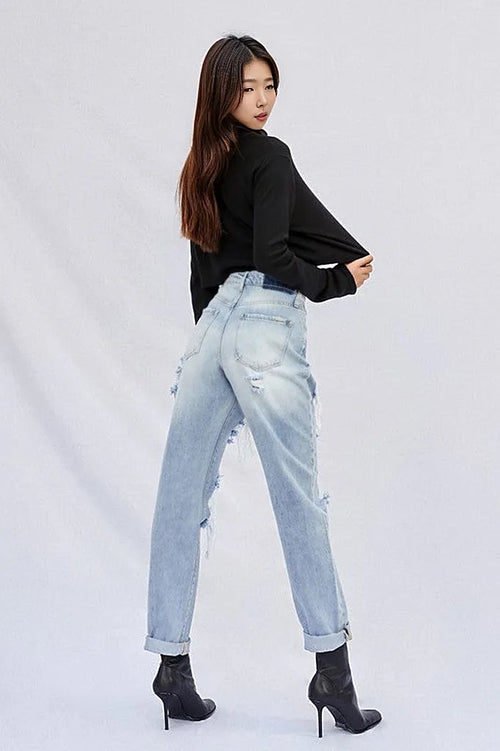 Ripped Baggy Jeans: Effortlessly Cool Style 🌟