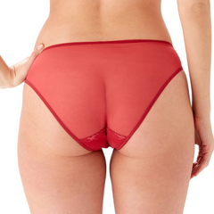 Raspberry Bliss Lace Panty: Luxe Elegance.