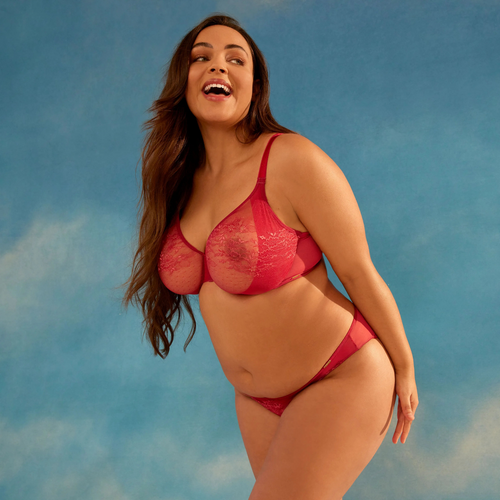 Raspberry Bliss Lace Panty: Luxe Elegance.