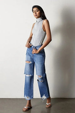 Ripped & Ready Straight Jeans: Style Meets Comfort!