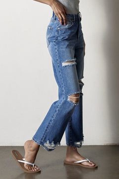 Ripped & Ready Straight Jeans: Style Meets Comfort!