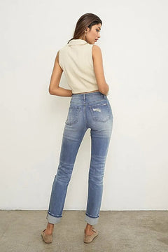 Effortlessly Cool Girlfriend Jeans: Casual Chic Essential!