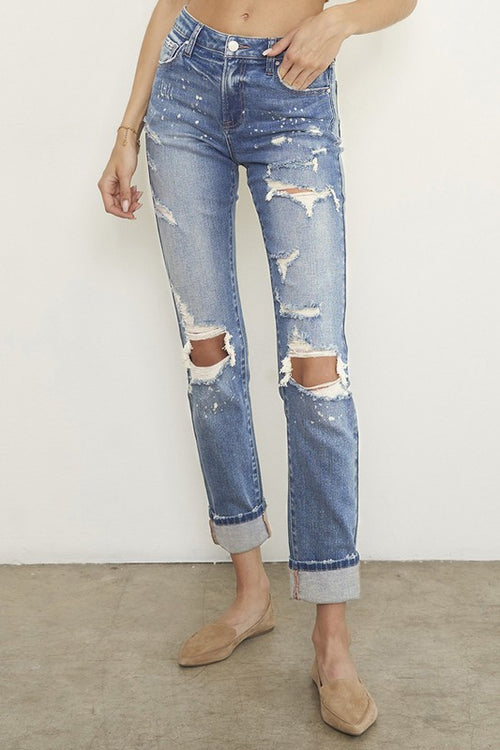 Effortlessly Cool Girlfriend Jeans: Casual Chic Essential!