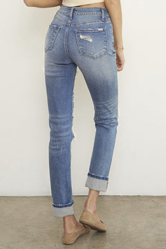 Effortlessly Cool Girlfriend Jeans: Casual Chic Essential!