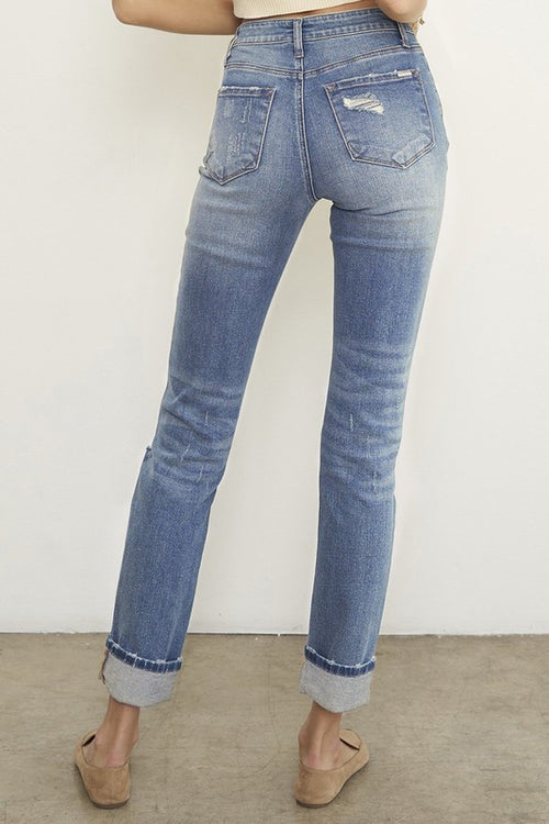 Effortlessly Cool Girlfriend Jeans: Casual Chic Essential!