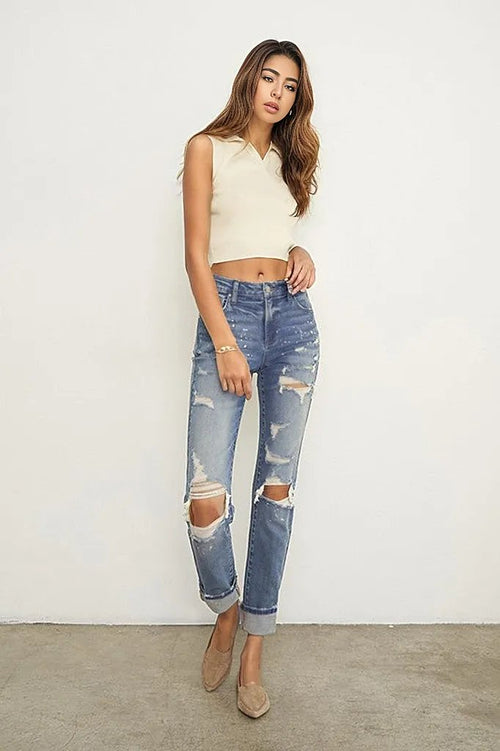 Effortlessly Cool Girlfriend Jeans: Casual Chic Essential!