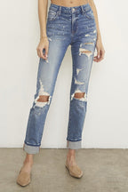 Effortlessly Cool Girlfriend Jeans: Casual Chic Essential!