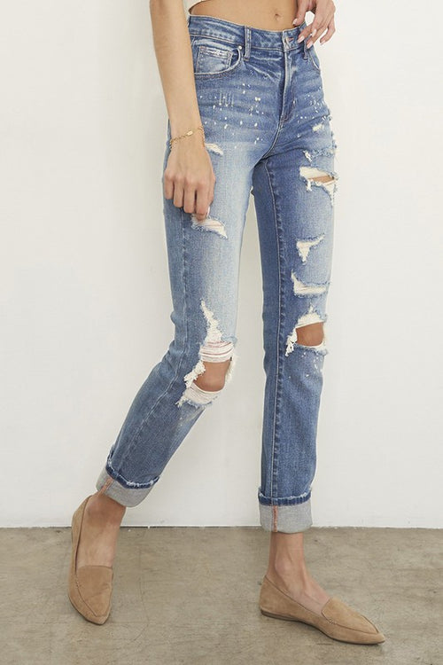 Effortlessly Cool Girlfriend Jeans: Casual Chic Essential!