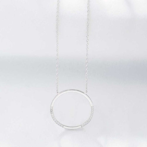 Circle of Elegance: Radiant Gold Necklace