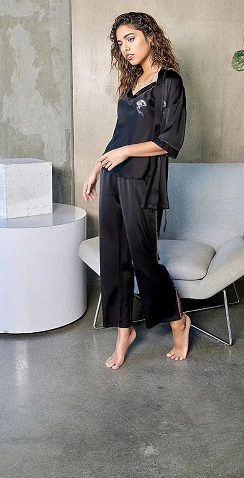 Luxurious Black Kimono Pajamas: Ultimate Comfort.DropDownItemsLuxuryComfort