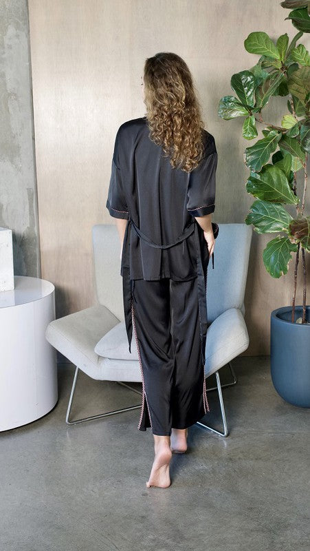 Luxurious Black Kimono Pajamas: Ultimate Comfort.DropDownItemsLuxuryComfort