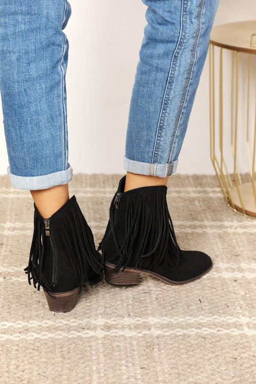 Luxe Fringe Elegance: Exquisite Cowgirl Boots