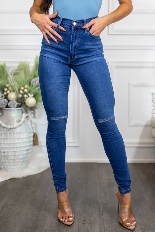 Get That Edgy Comfort Knee-Cut Jeans 🖤