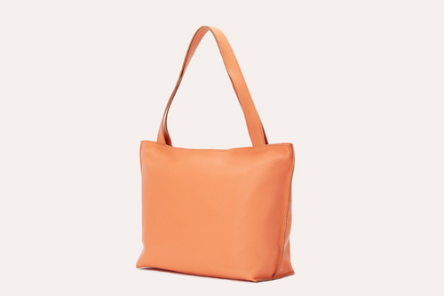 Luxurious Leather Tote: A Bard's Elegance