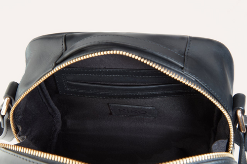 Luxury Leather Crossbody Bag: Opulent Elegance