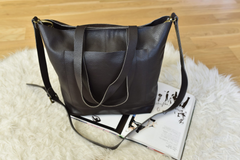 Luxurious Top Grain Cowhide Tote: Journalist's Elegance