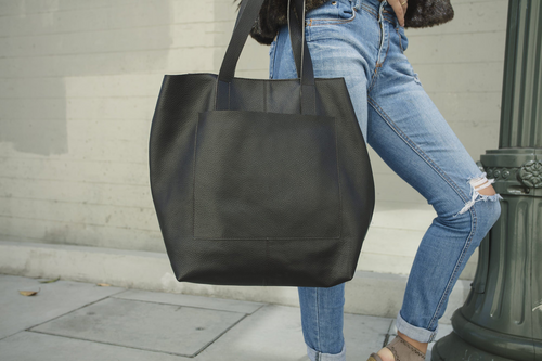 Luxurious Top Grain Cowhide Tote: Journalist's Elegance