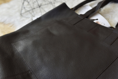 Luxurious Top Grain Cowhide Tote: Journalist's Elegance