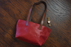 Scarlet Leather Tote: A Luxurious Elegance