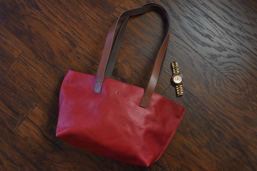 Scarlet Leather Tote: A Luxurious Elegance