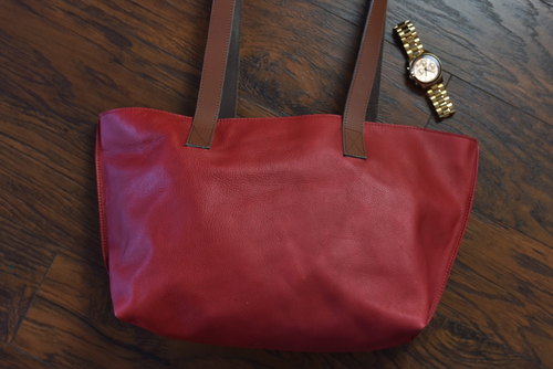 Scarlet Leather Tote: A Luxurious Elegance