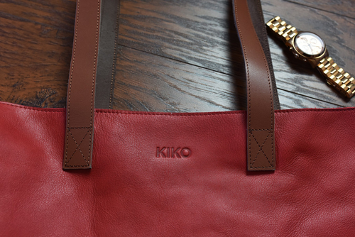 Scarlet Leather Tote: A Luxurious Elegance