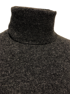 Luxurious Cashmere Roll Neck: Timeless Elegance