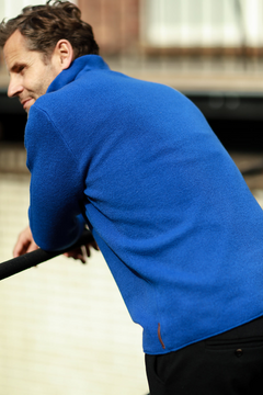 Sumptuous Cashmere Golf Sweater: Elegance & Performance