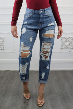 High-Waist Ripped Boyfriend Jeans: Your Cool Essential