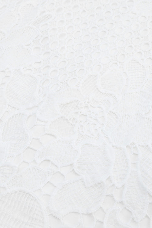 Elegant White Lace Bodycon: Timeless Sophistication