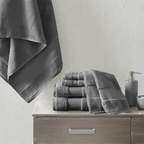 Luxurious Madison Park Signature Towel Set: Royal Comfort.