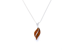 Luxurious Cognac Amber Pendant: Opulent Sophistication