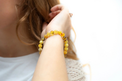 Opulent Amber Sphere Bracelet: Baltic Elegance