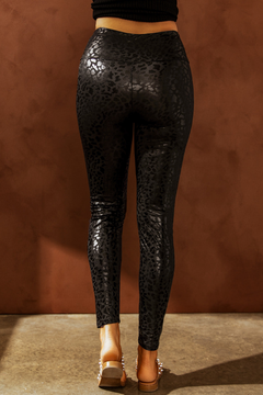 Shiny Leopard Leggings: Unleash Your Inner Fierce!