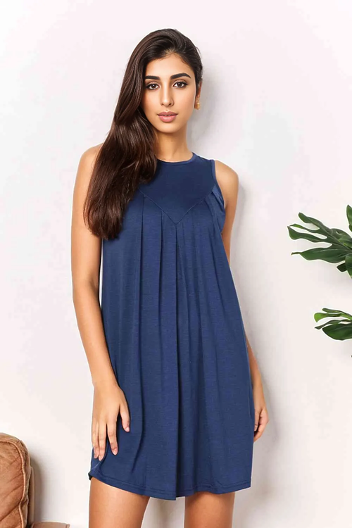 Elegant Sleeveless Dress: Sophisticated Solid Chic