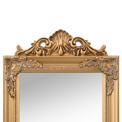 Baroque Gold Mirror: A Regal Reflection.