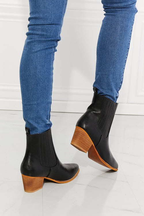 MMShoes Stacked Heel Chelsea: Western Elegance