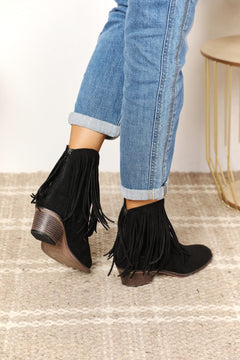 Luxe Fringe Elegance: Exquisite Cowgirl Boots